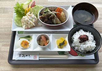 牛すじ肉じゃが定食
